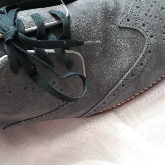 Kenneth Cole Social Gathering grey suede wing tip laced shoes. Size 10 - Picture 3 of 10